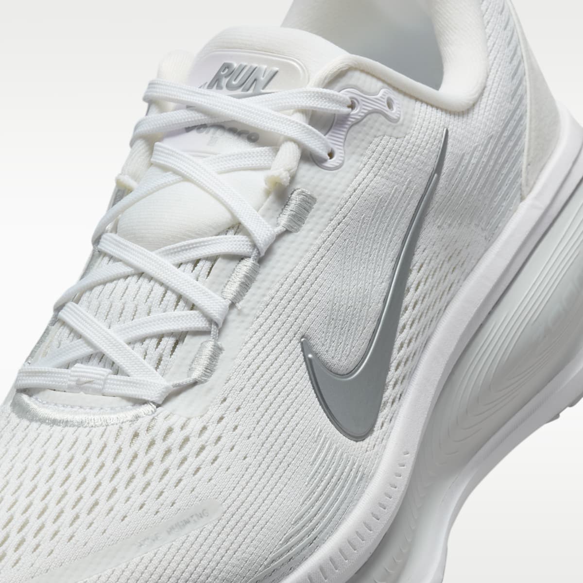 Nike Vomero 18 Women's Road Running Shoes - White/Photon Dust/Summit White/Metallic Silver
