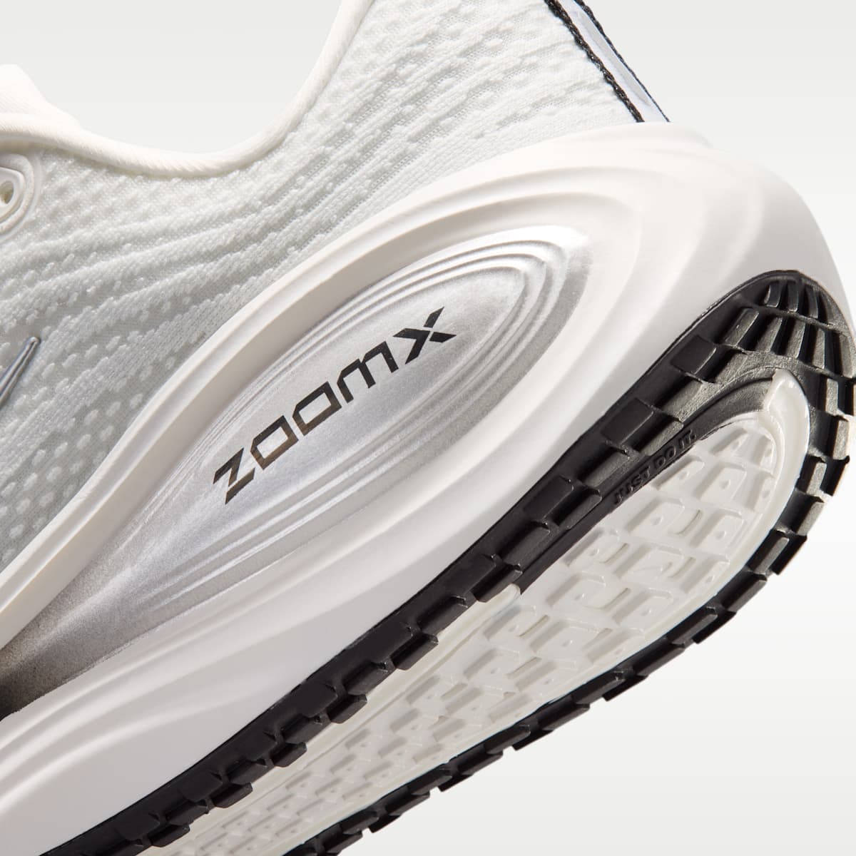 Nike Vomero Plus Women's Road Running Shoes - Summit White/Sail/Anthracite/Metallic Silver