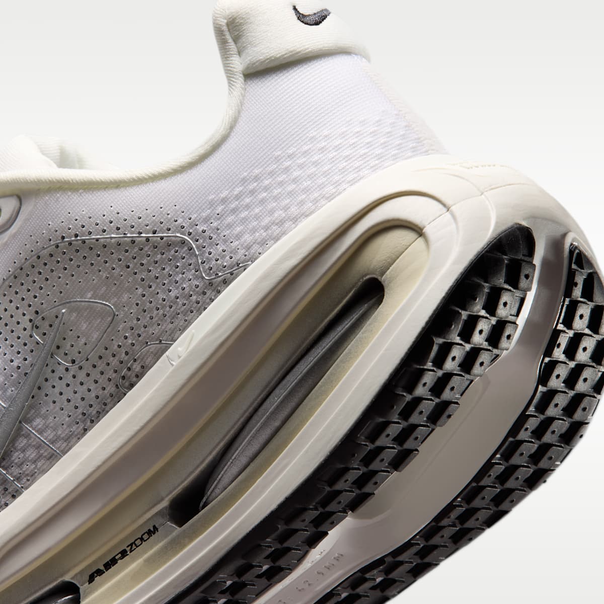 Nike Vomero Premium Women's Road Running Shoes - Summit White/Sail/Coconut Milk/Metallic Silver