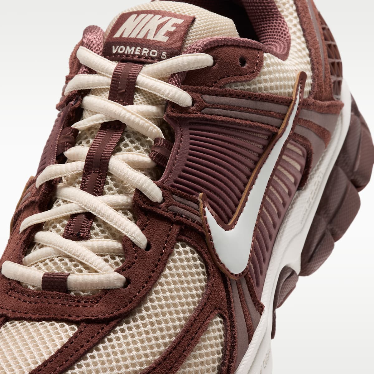 Nike Zoom Vomero 5 Women's Shoe with Reflective Accents - Light Khaki/Cacao Wow/Infinite Sable/Sail
