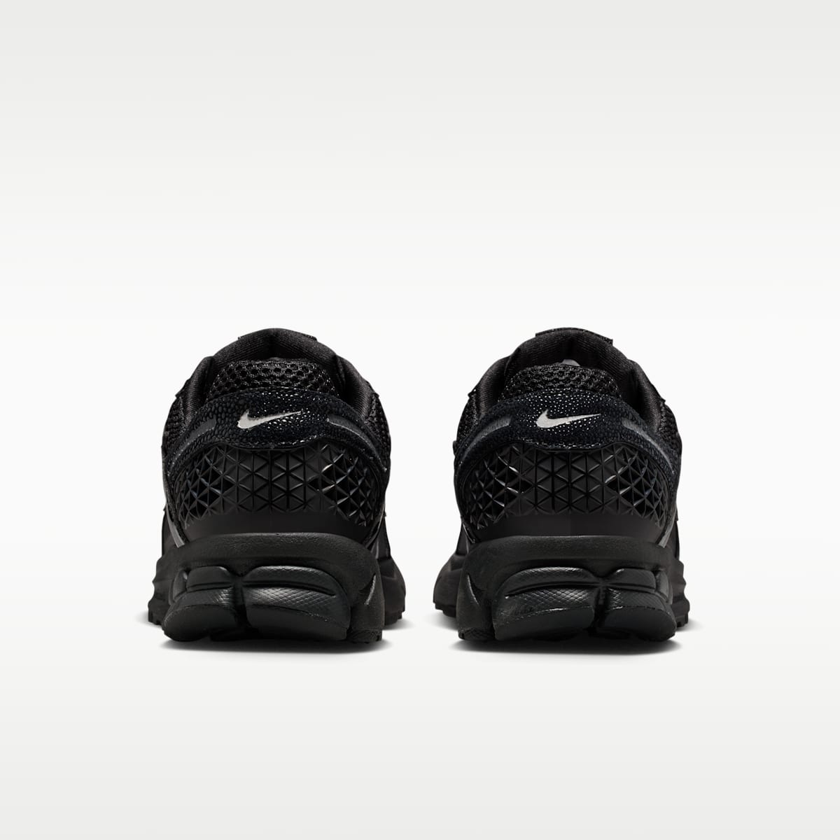 Nike Zoom Vomero 5 Women's Shoes - Black/Metallic Silver/Anthracite/Black