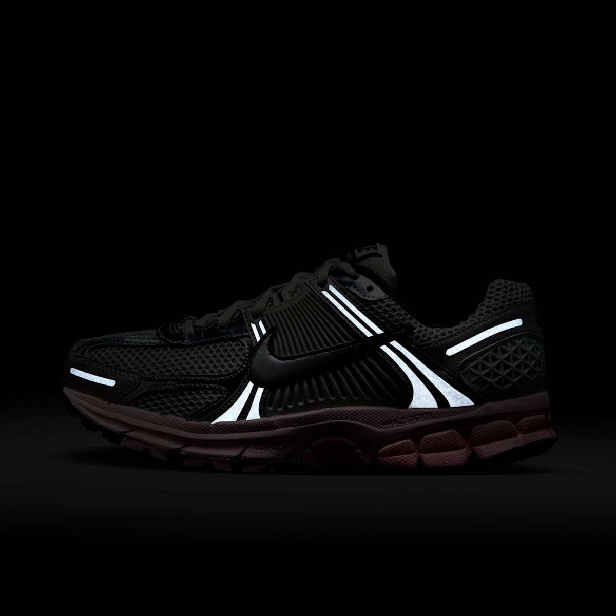 Nike Zoom Vomero 5 Women's Shoes - Photon Dust/Pink Foam/Medium Soft Pink/Metallic Silver