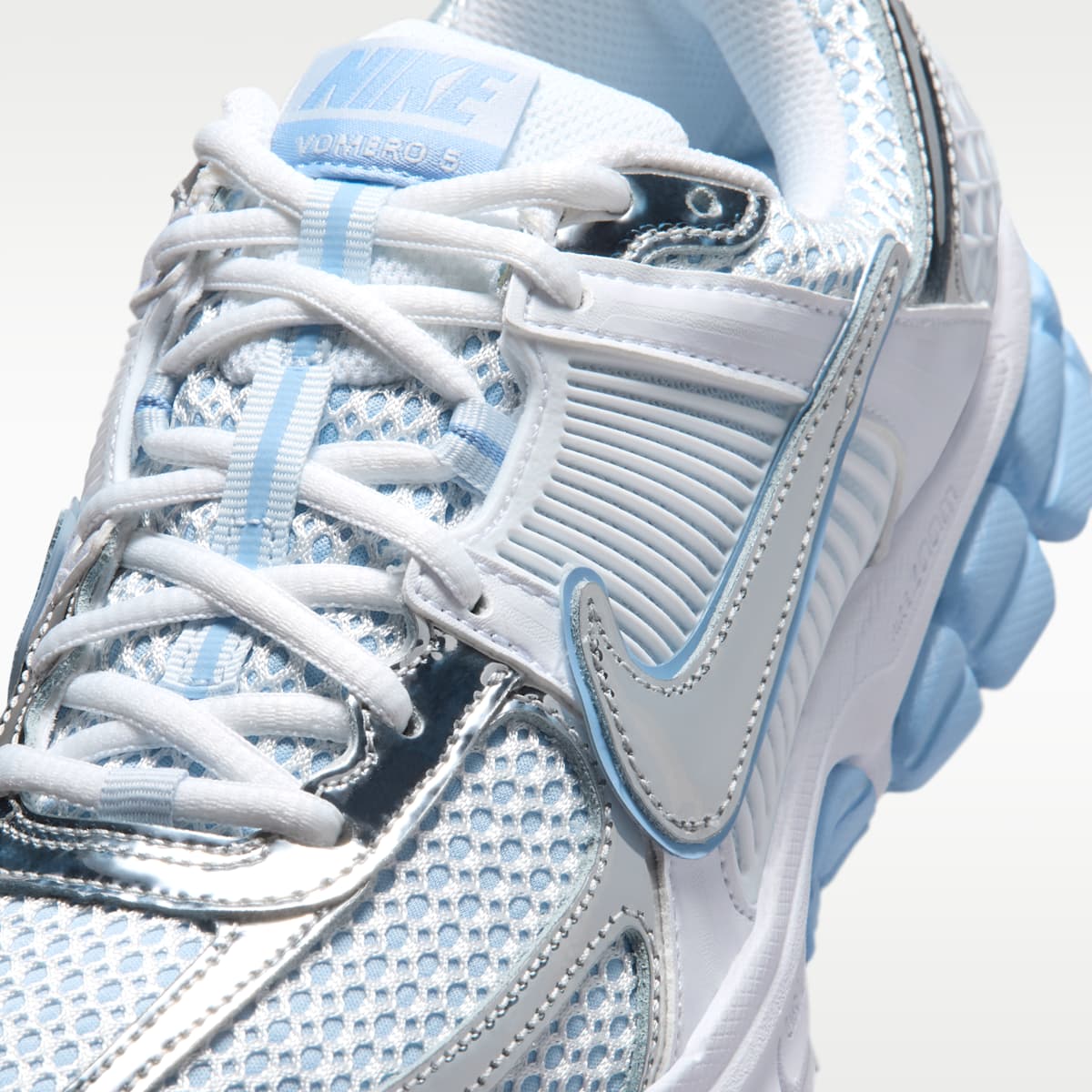 Nike Zoom Vomero 5 Women's Shoes - White/Aluminum/Football Grey/Metallic Silver