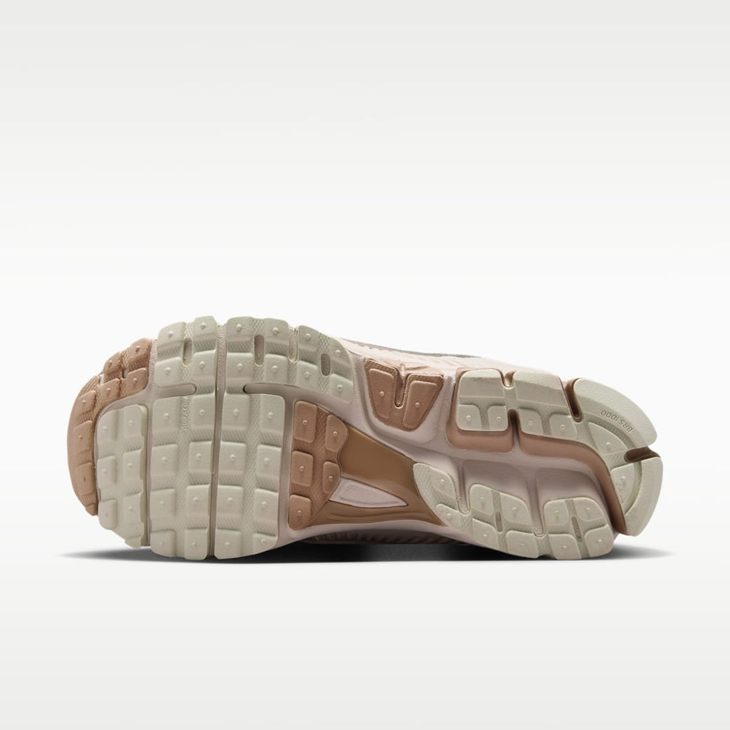 Nike Zoom Vomero 5 Women's Shoes - Light Orewood Brown/Hemp/Phantom/Metallic Gold