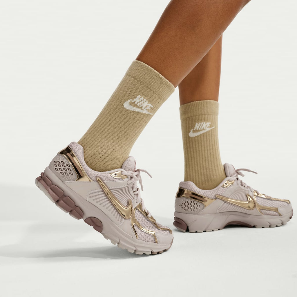 Nike Zoom Vomero 5 Women's Shoes - Light Orewood Brown/Hemp/Phantom/Metallic Gold