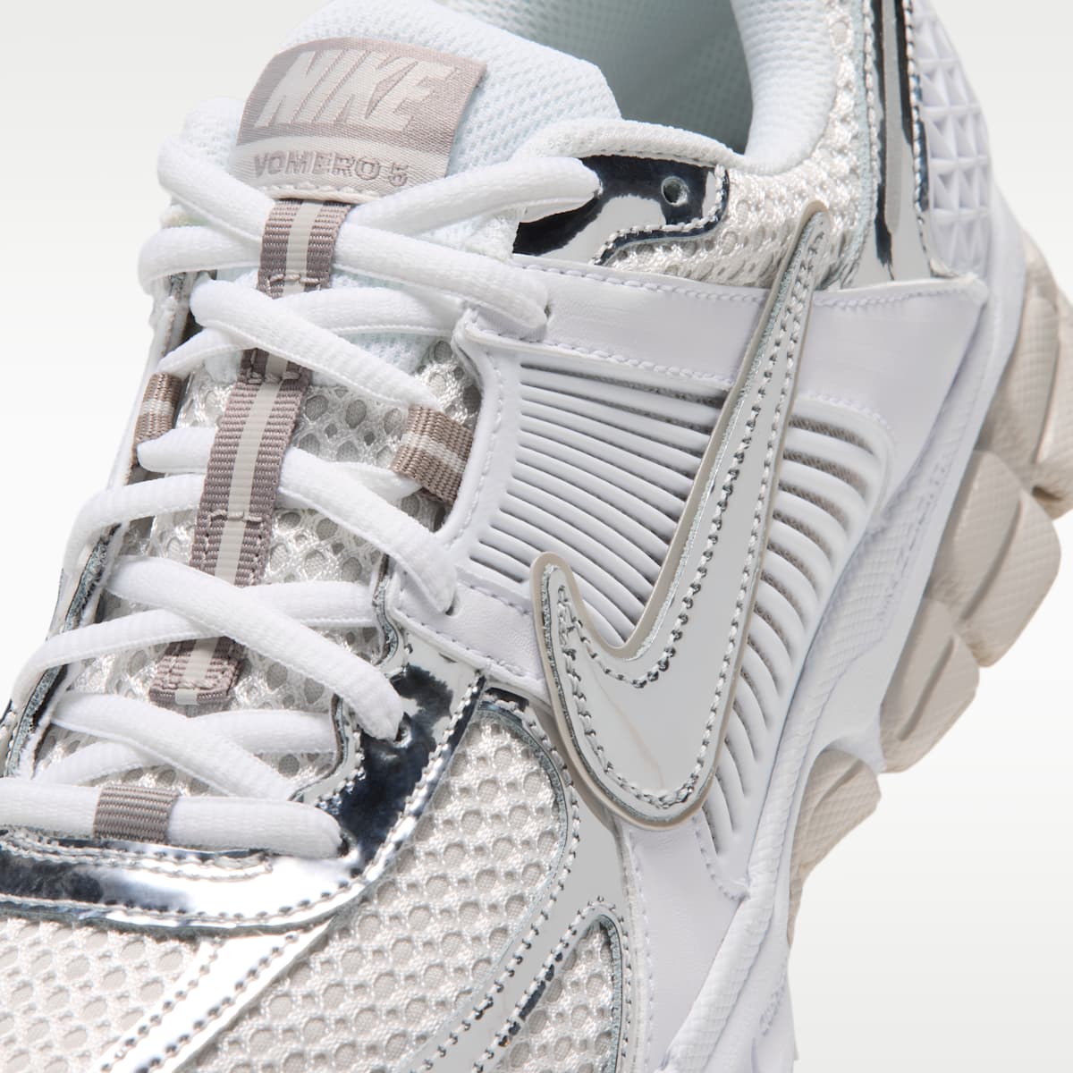Nike Zoom Vomero 5 Women's Shoes - White/Light Bone/Enigma Stone/Metallic Silver