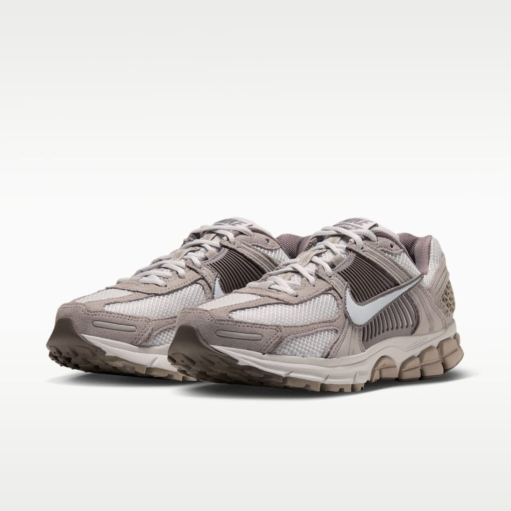 Nike Zoom Vomero 5 Women's Shoe with Reflective Accents - Vast Grey/Enigma Stone/Cave Stone/Photon Dust