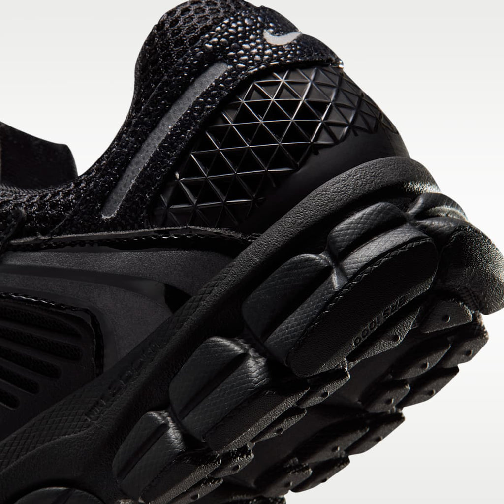 Nike Zoom Vomero 5 Women's Shoes - Black/Metallic Silver/Anthracite/Black
