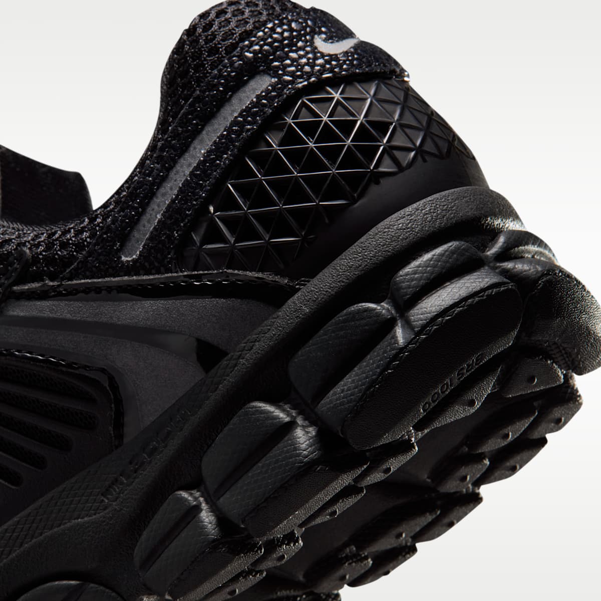 Nike Zoom Vomero 5 Women's Shoes - Black/Metallic Silver/Anthracite/Black