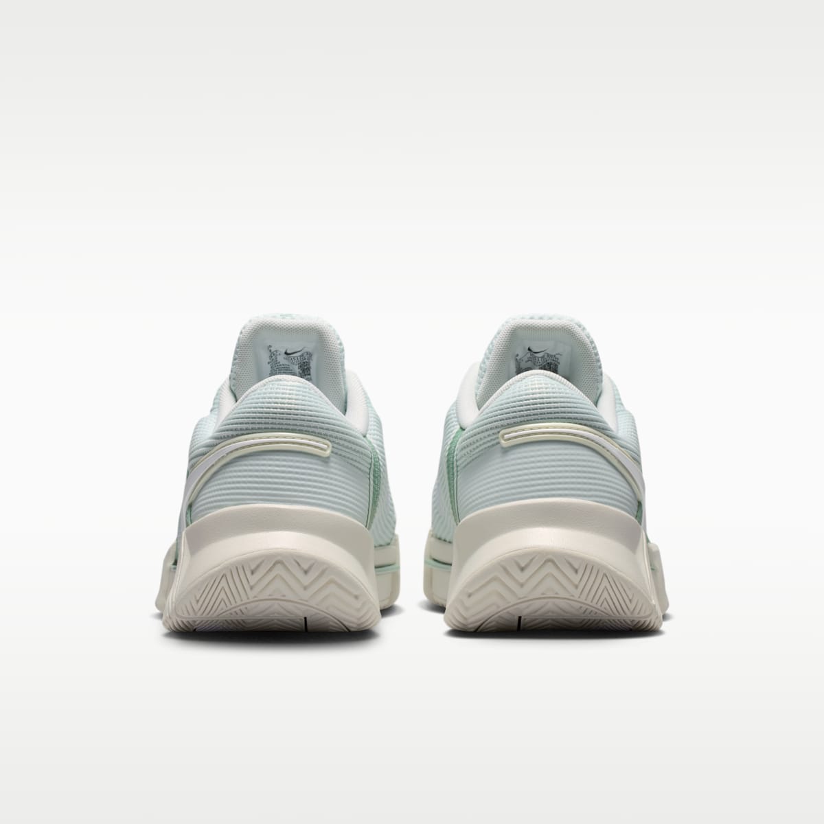 Nike GP Challenge 1.5 Women's Hard Court Tennis Shoes - Barely Green/Steam/Sea Glass/White